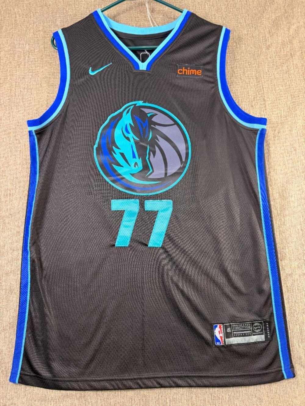 Nike Dallas Mavericks Luka Dončić #77 Statement Edition Swingman Jersey Size M